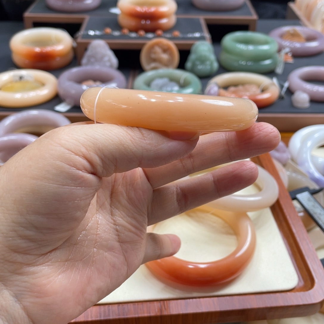 石英岩玉手镯未镶嵌