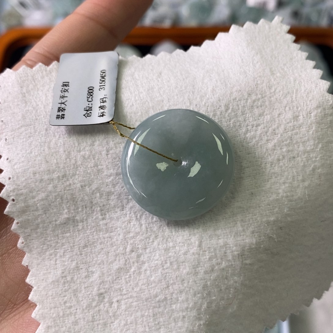 颈饰未镶嵌翡翠平安扣