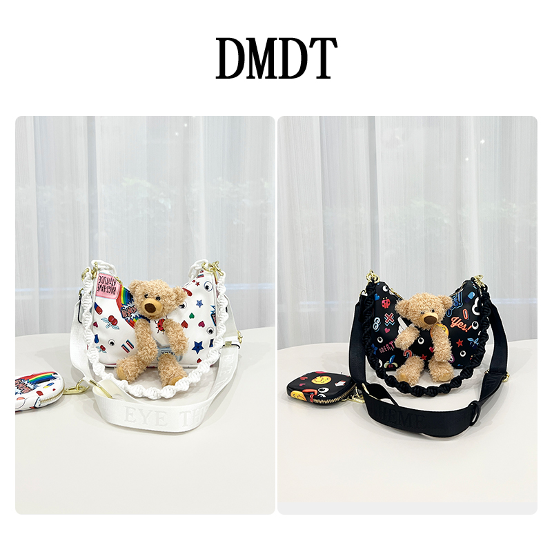 【DMDT潮牌】2025春夏季新品“庭趣”卡通印花休闲时尚斜跨包包2569
