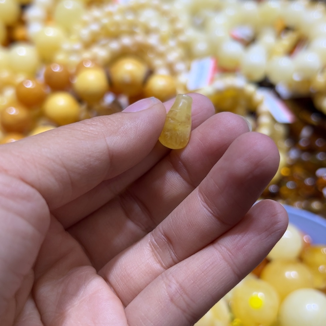 琥珀珠宝奇石未镶嵌