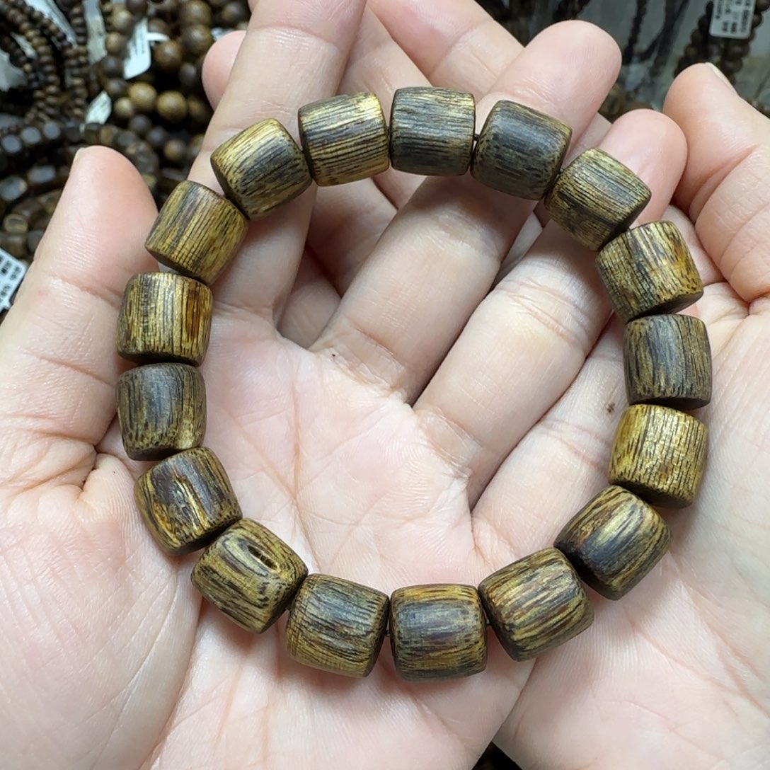 沉香手串乌身多样性发货一条卡11-15克