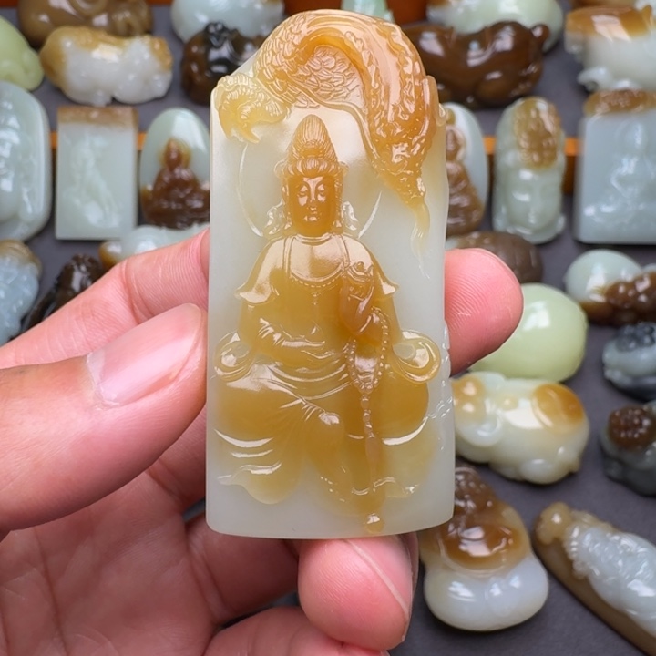 和田玉（糖玉）颈饰未镶嵌打***壶