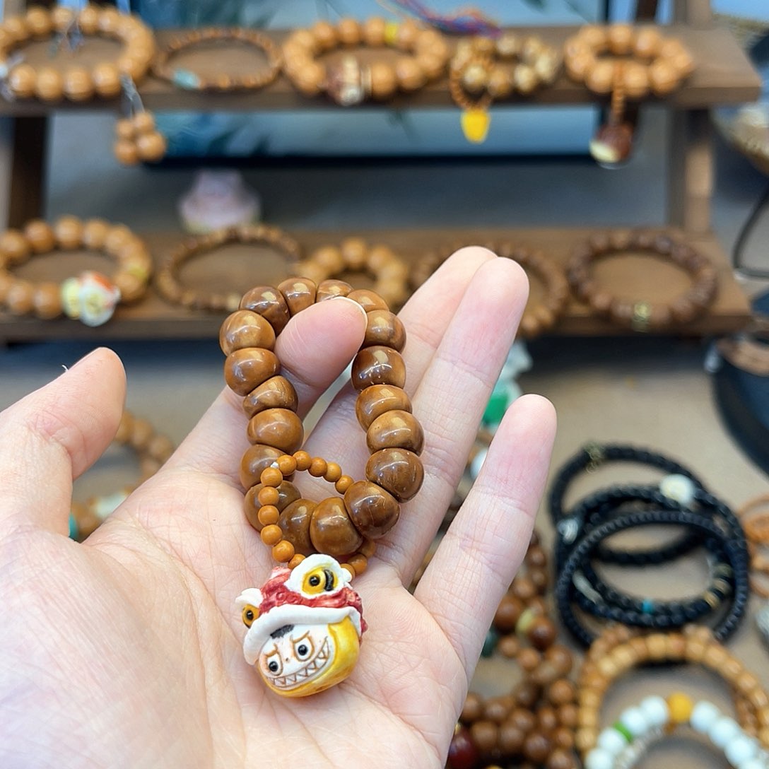 库克手串考**.手捻醒狮拉布布