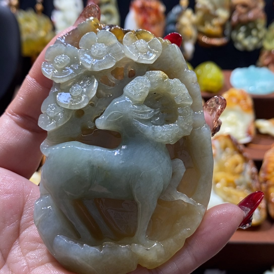 蛇纹石玉颈饰未镶嵌