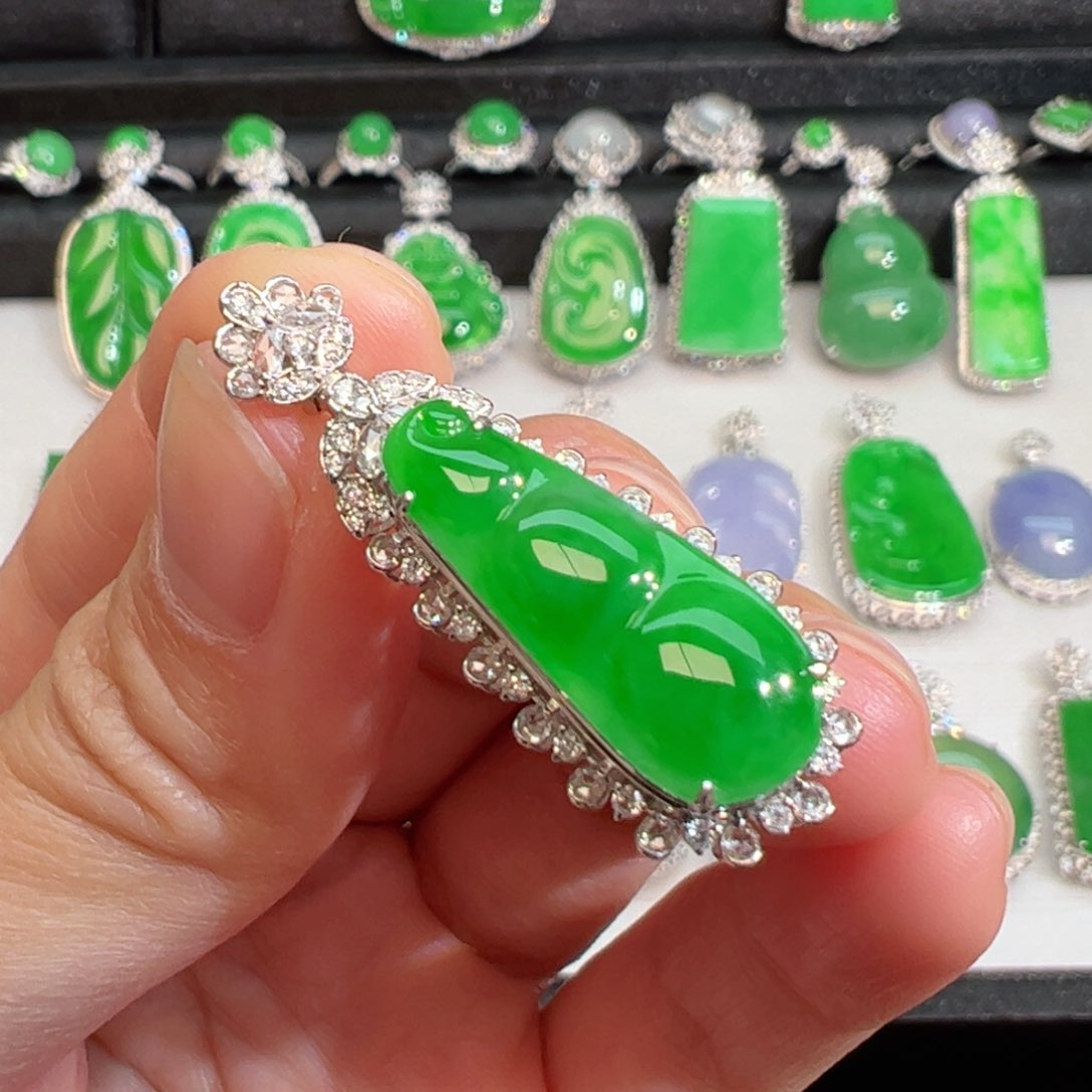 翡翠吊坠(不含链)18K金镶嵌