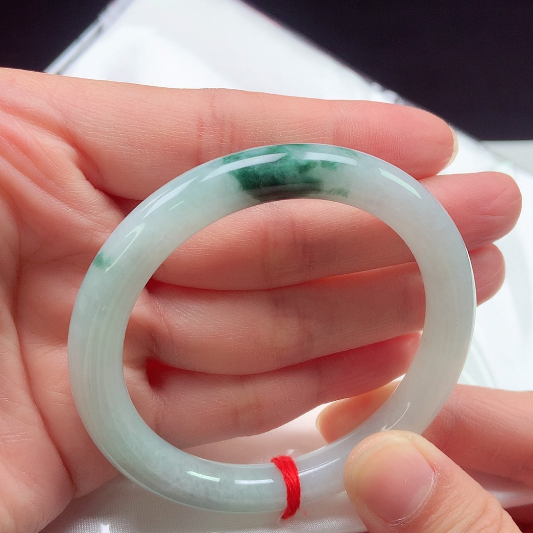 翡翠手镯未镶嵌53圆条