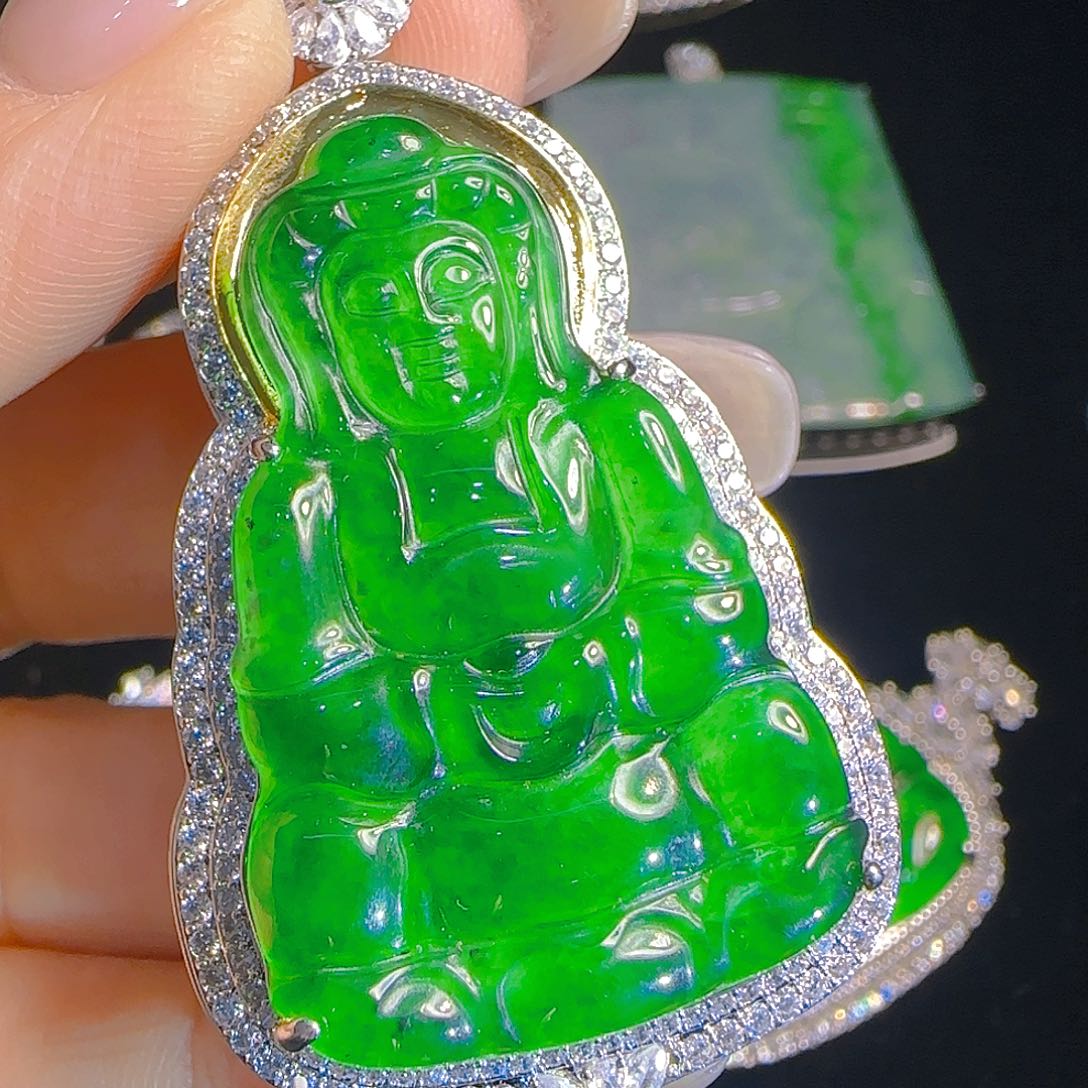 翡翠吊坠(赠链)未镶嵌