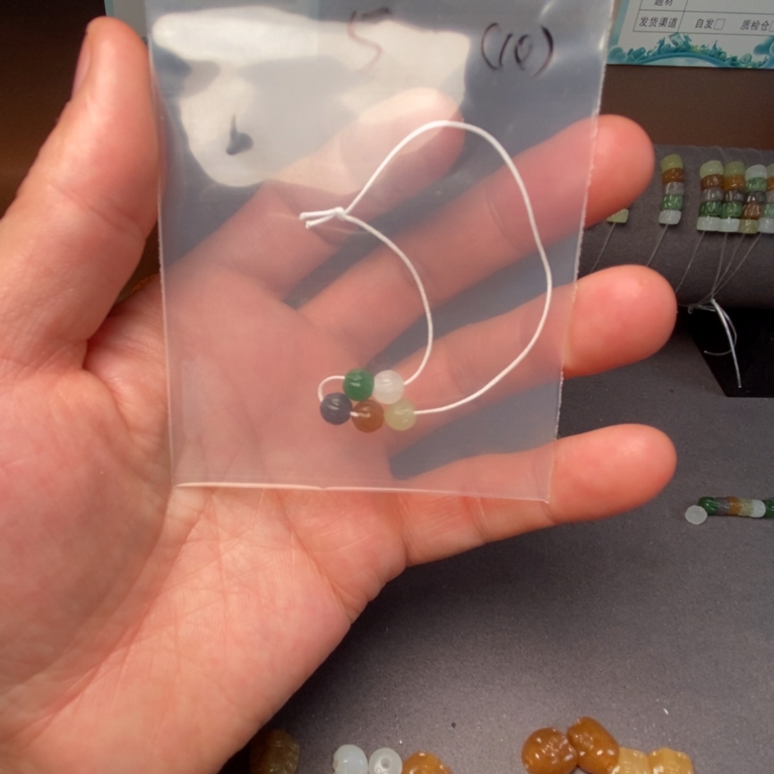 喵****和田玉未镶嵌挂件