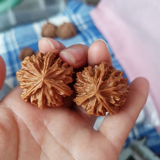 楠***总岐山文玩核桃三棱精修打底34左右