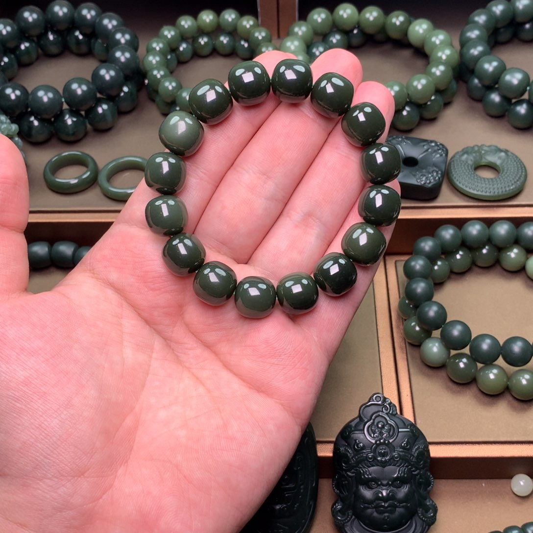 尊***严和田玉未镶嵌手链