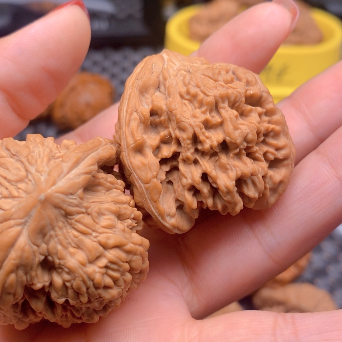 桃核吊坠城****鱼文玩核桃