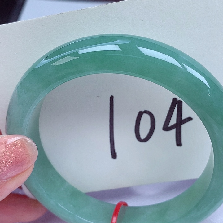 翡翠手镯未镶嵌翡翠