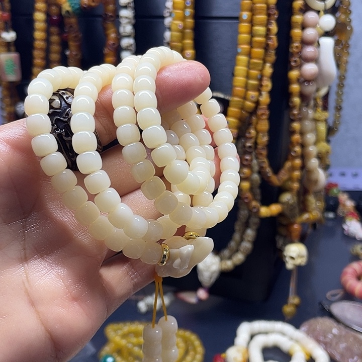 苏***媚木质非金属手工雕刻手链