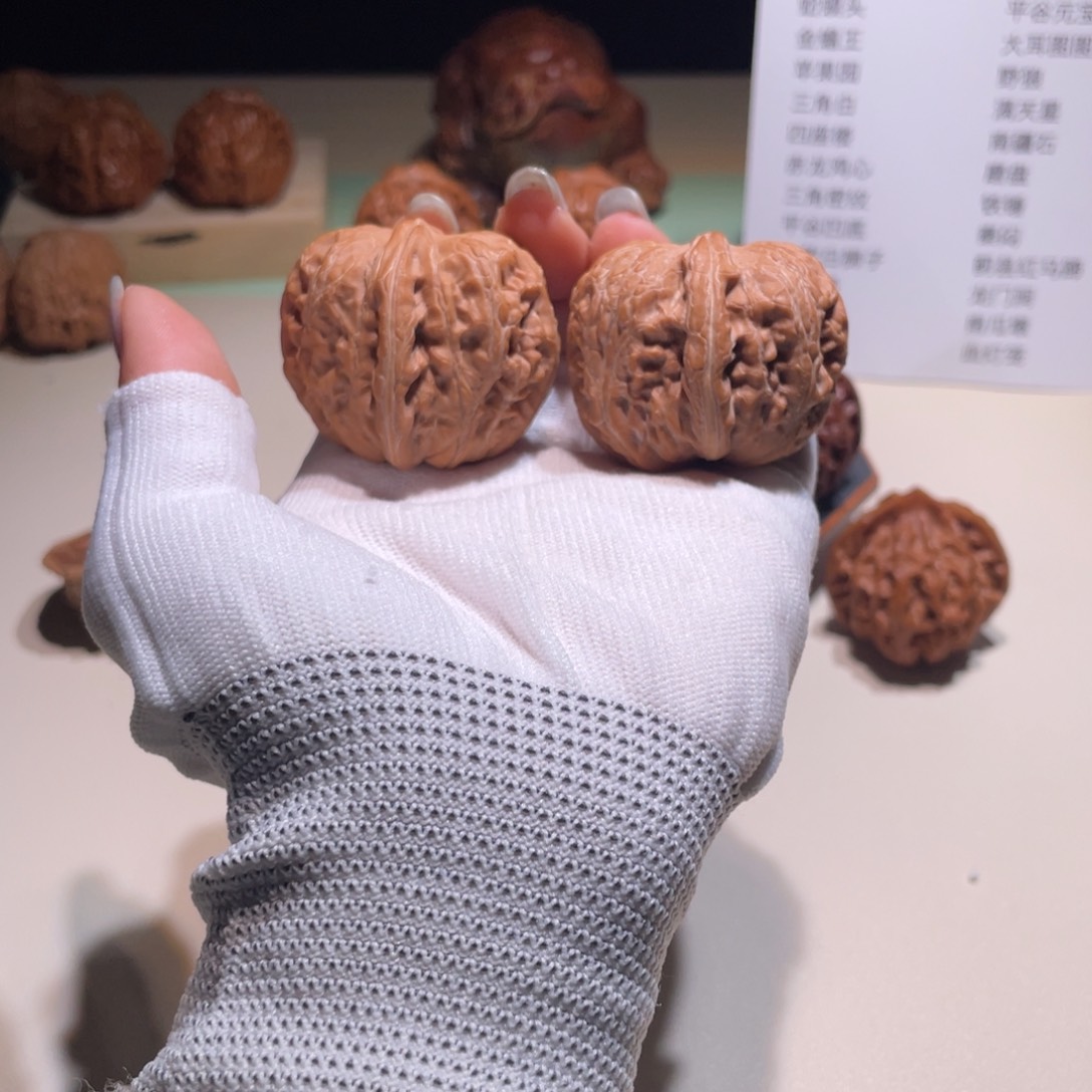 甜****文玩核桃吊坠41.37平谷元宝5009