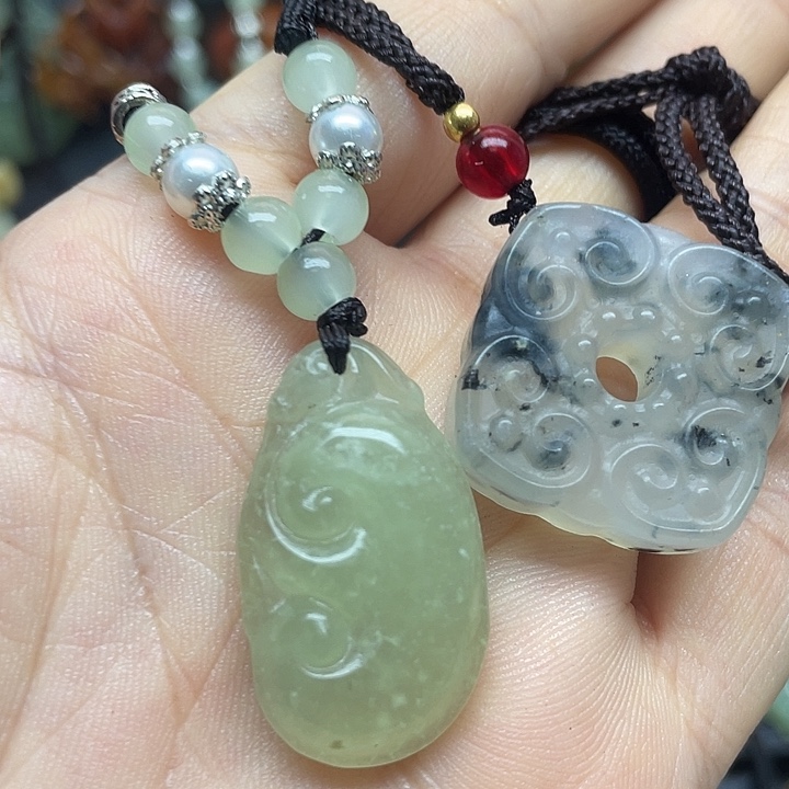 未镶嵌蛇纹石玉颈饰