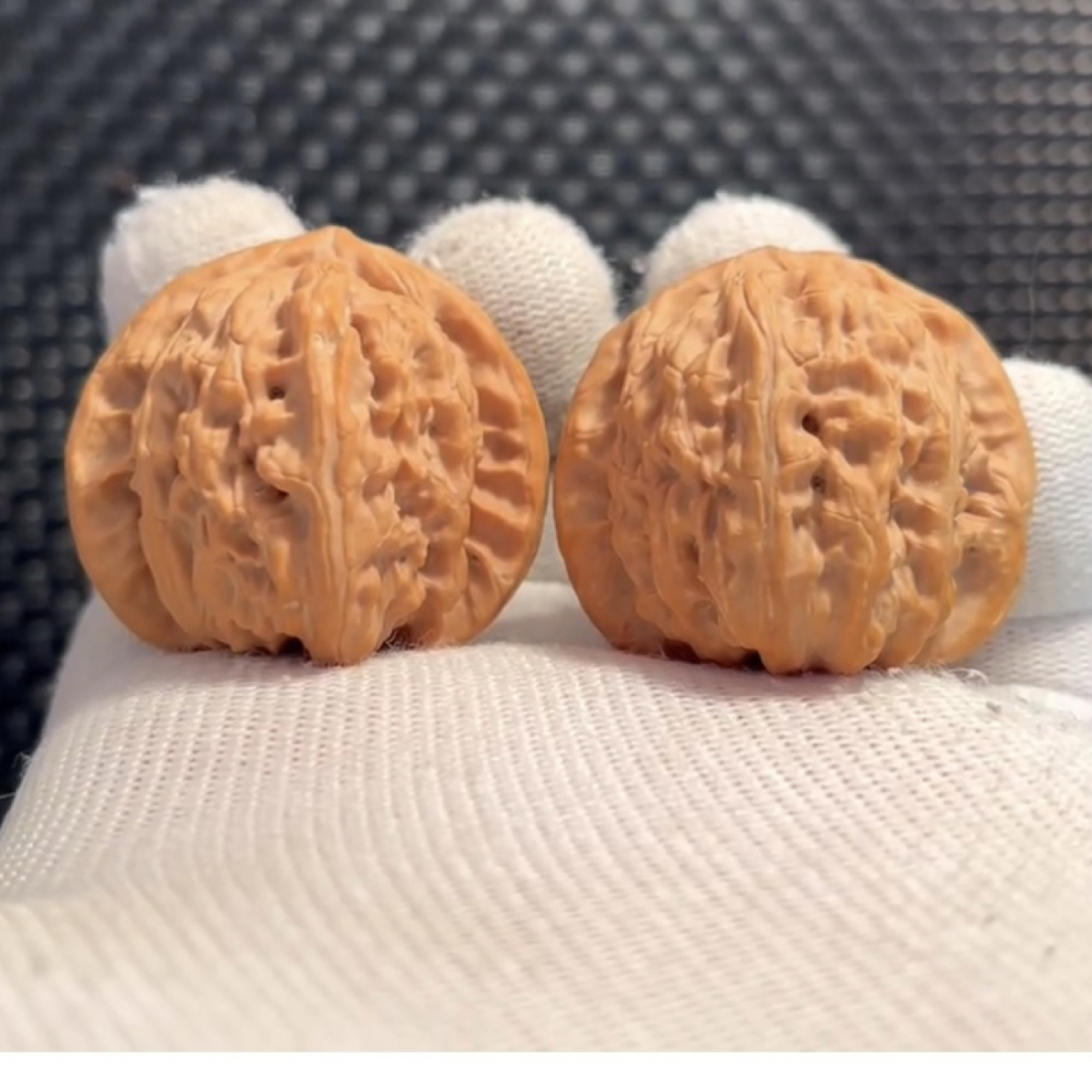 文玩核桃，品种丰富（散装保底15个左右，默认有瑕疵，不退不换）