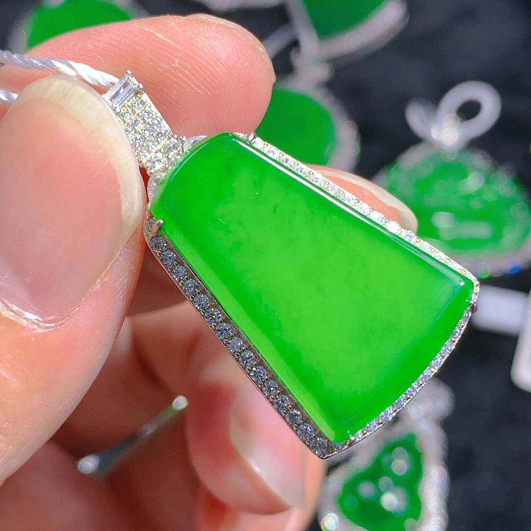 翡翠颈饰银S925镶嵌吊坠