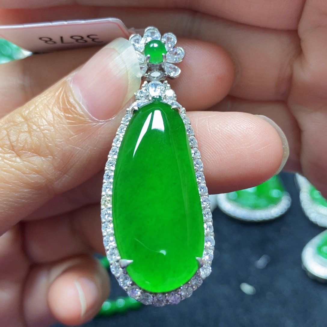 翡翠颈饰银S925镶嵌天然翡翠