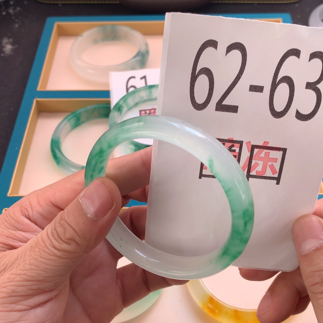 1石英岩玉手镯手镯