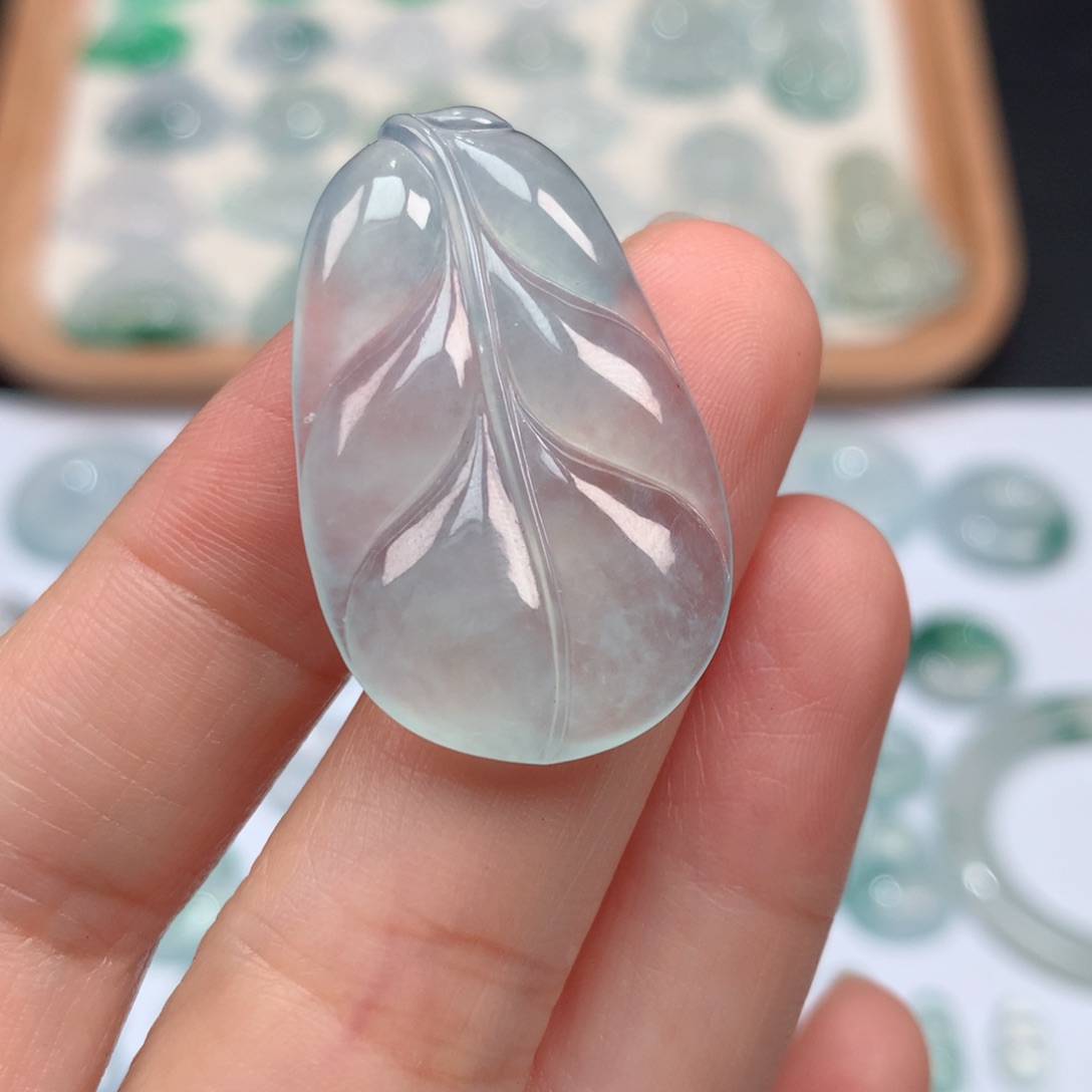 翡翠颈饰未镶嵌冰种叶子