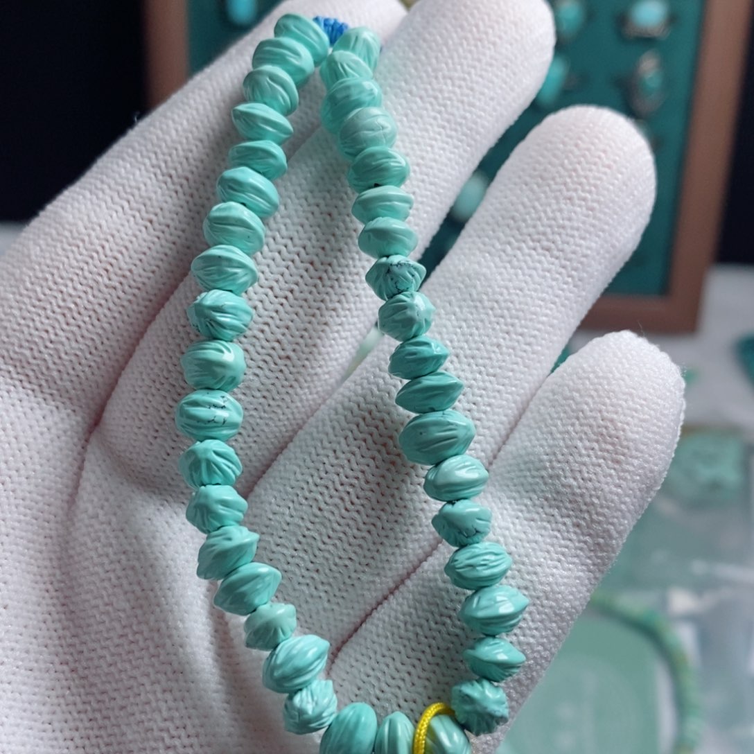 绿松石颈饰未镶嵌