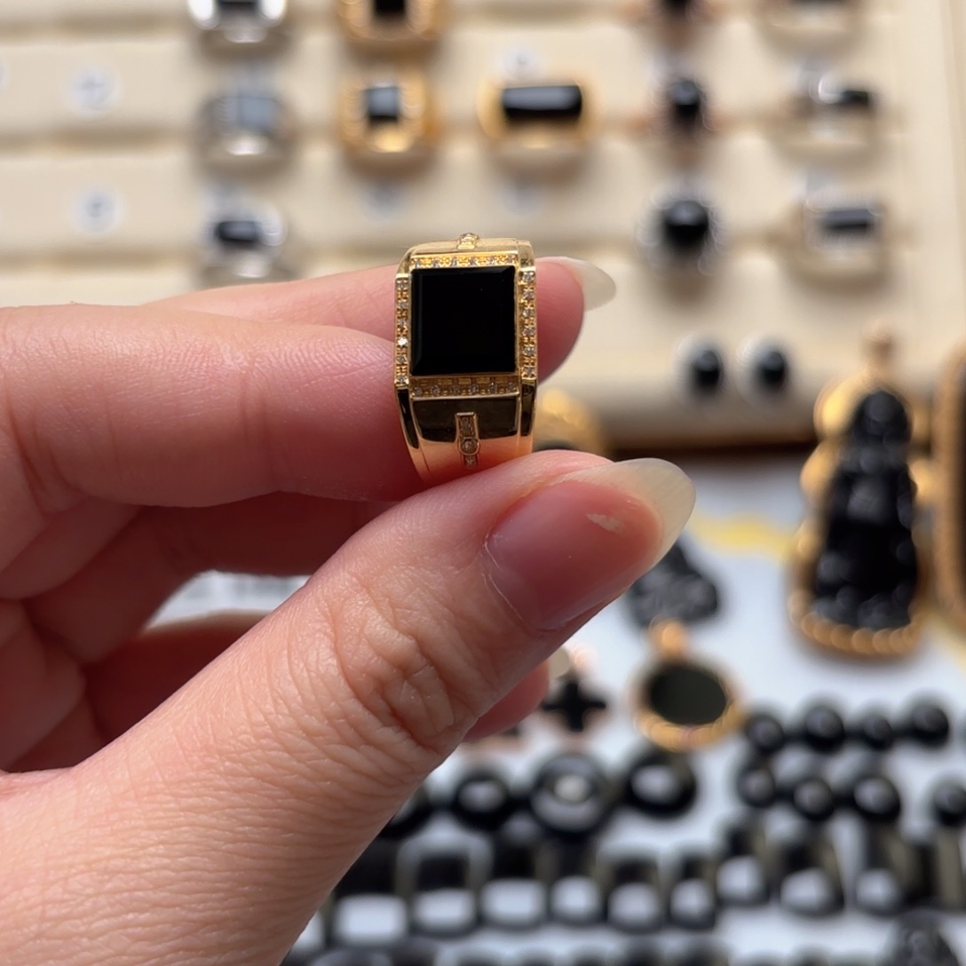 翡翠18K金镶嵌戒指缅甸翡翠