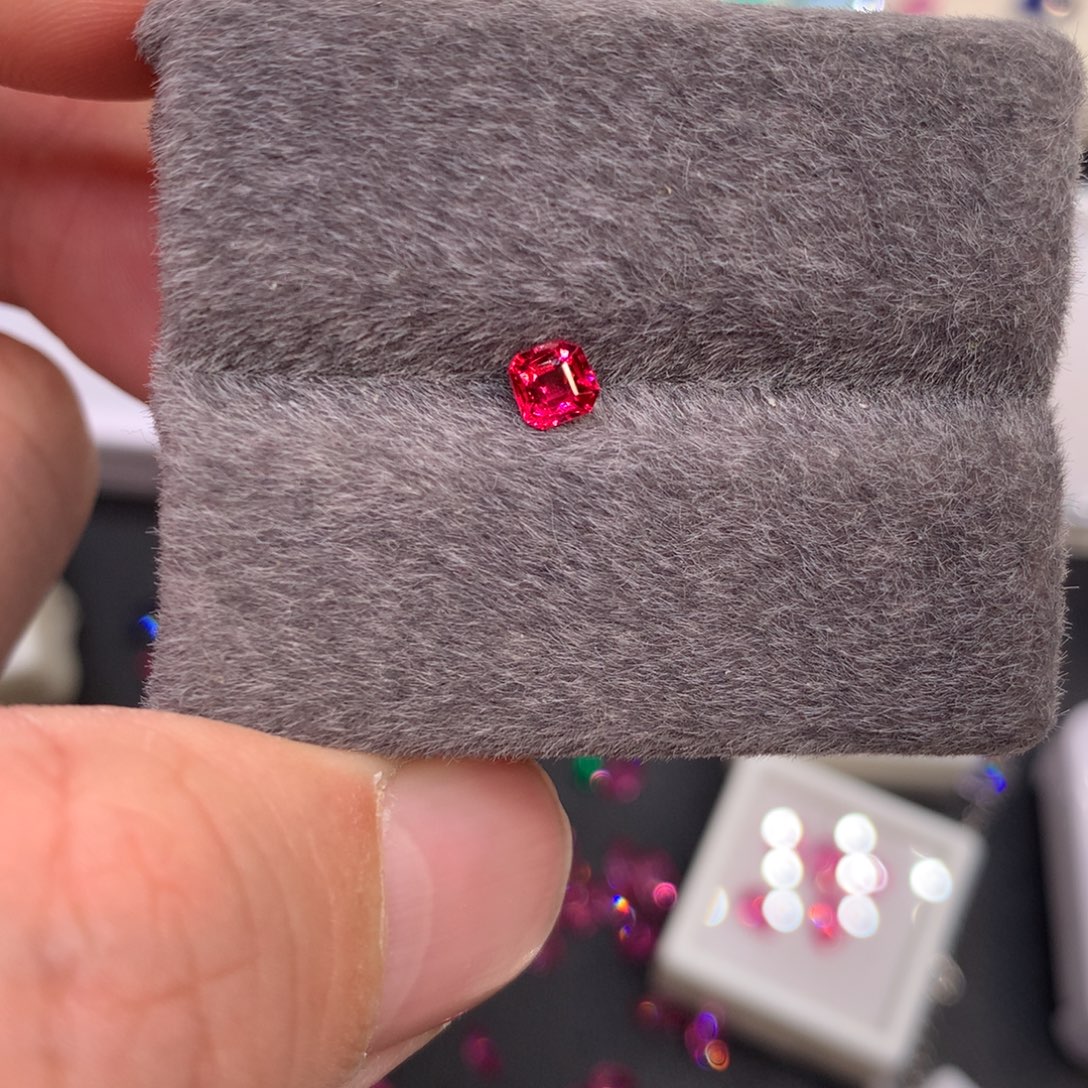 尖晶石裸石0.32ct 绝地武士