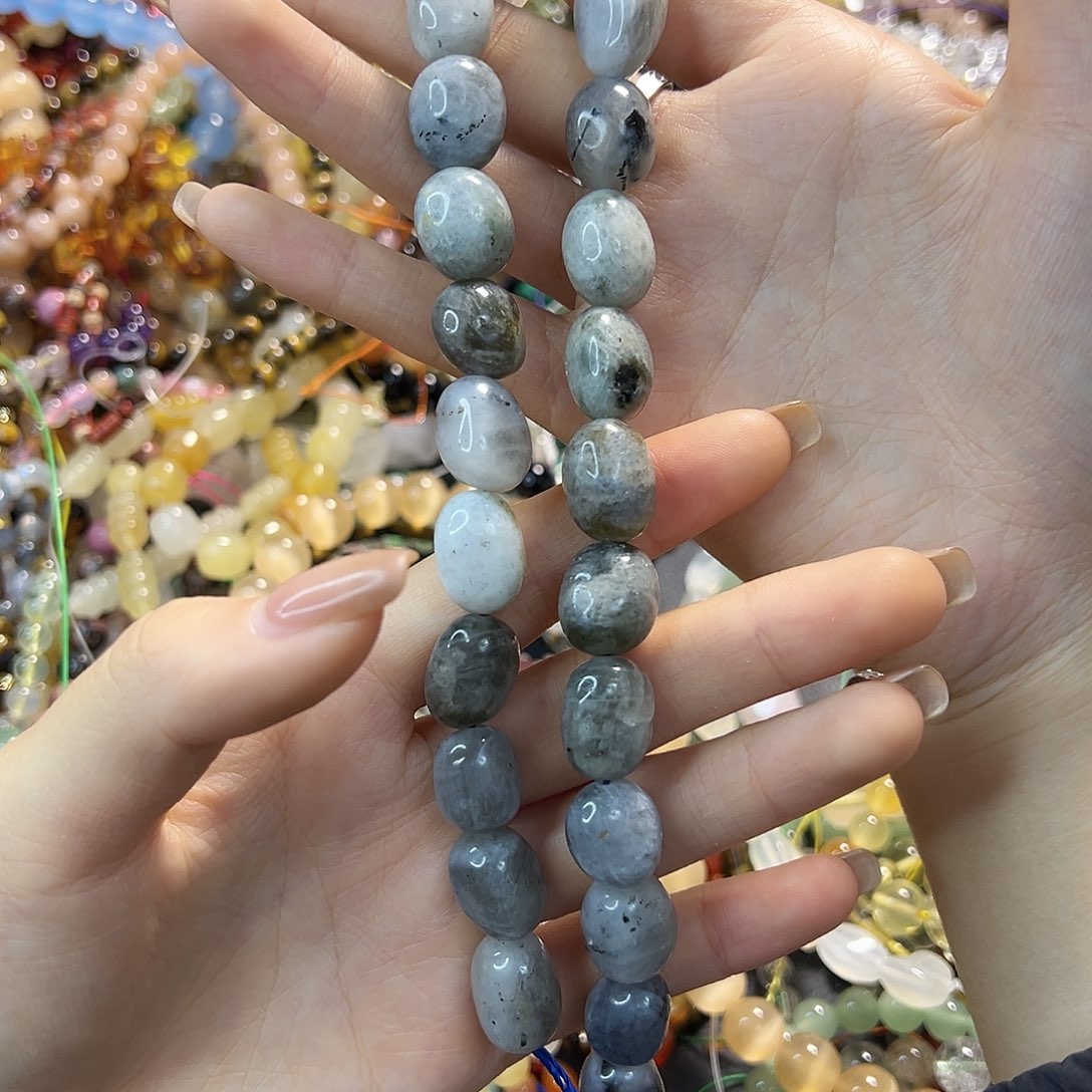 玛瑙/玉髓合金珠宝半成品灰月光块块一条