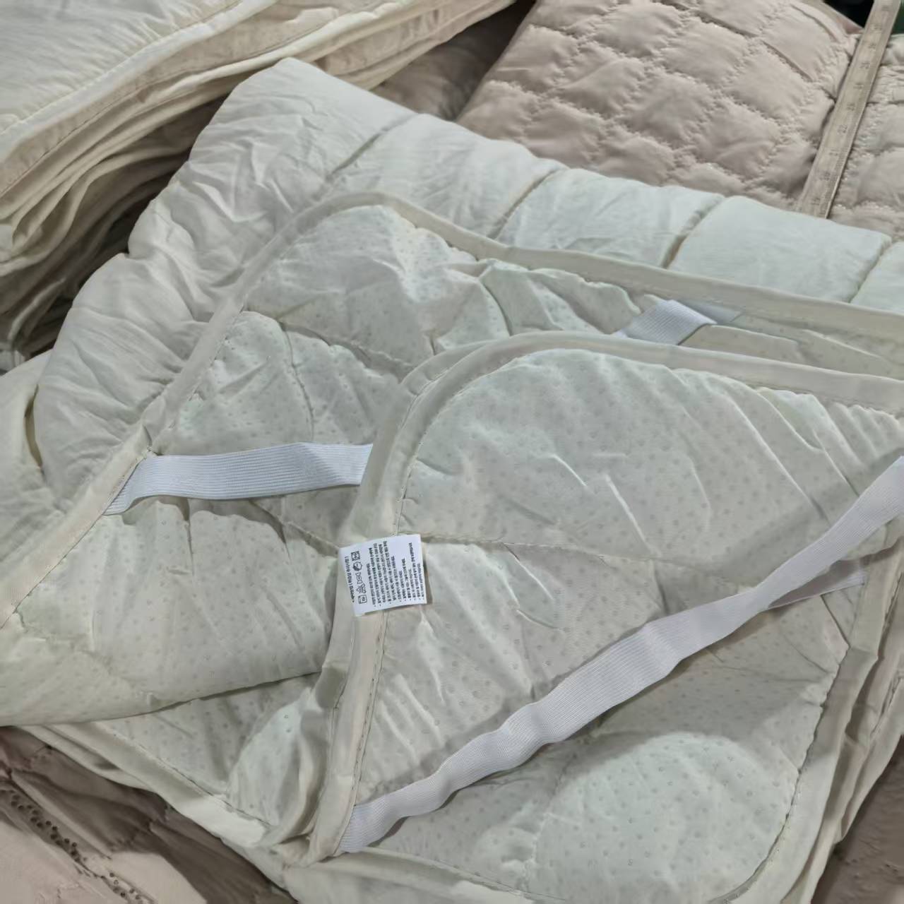 福利 ！！！多款多色   床垫    150*200