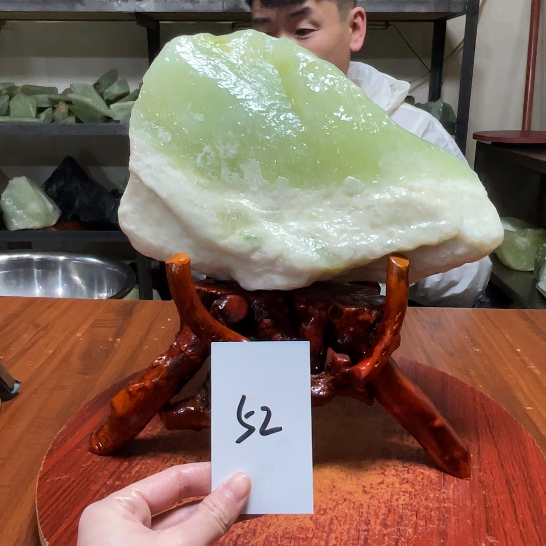 蛇纹石玉未镶嵌原石