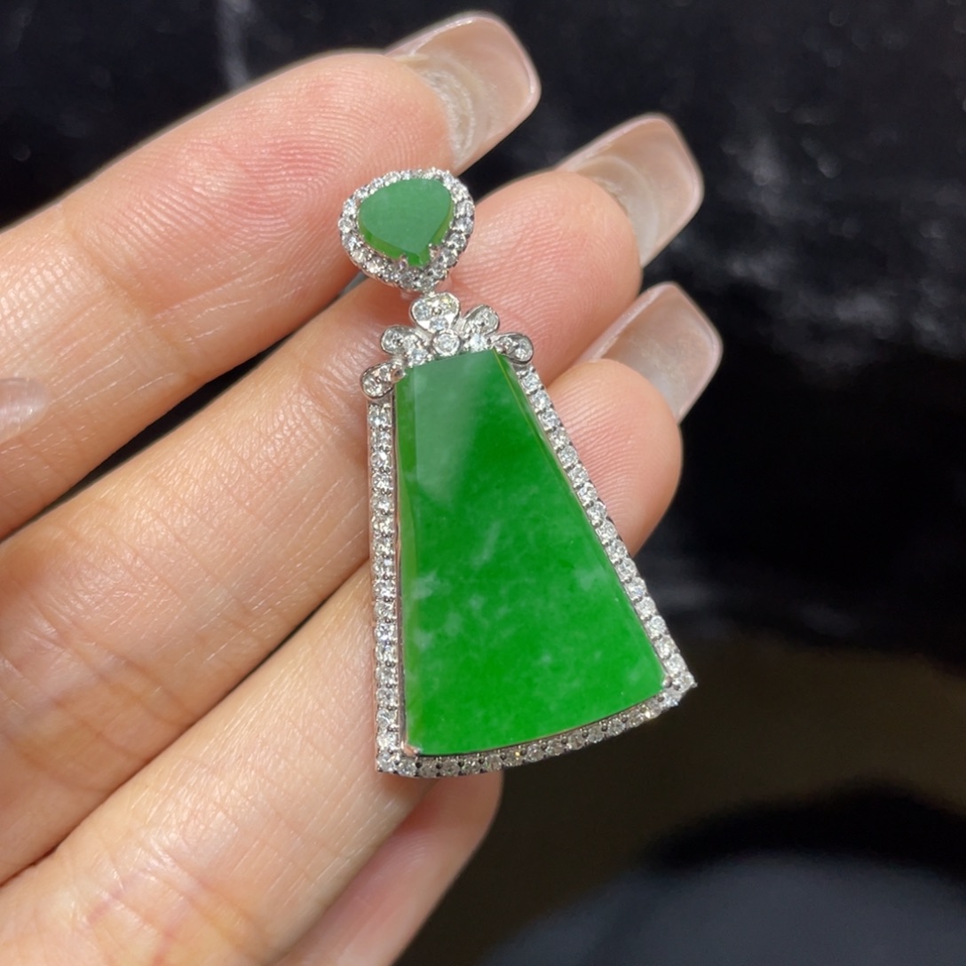 翡翠颈饰18K金镶嵌天然缅甸翡翠