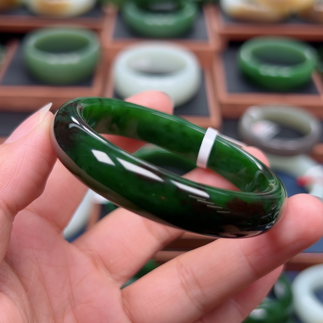 未镶嵌手镯和田玉（碧玉）