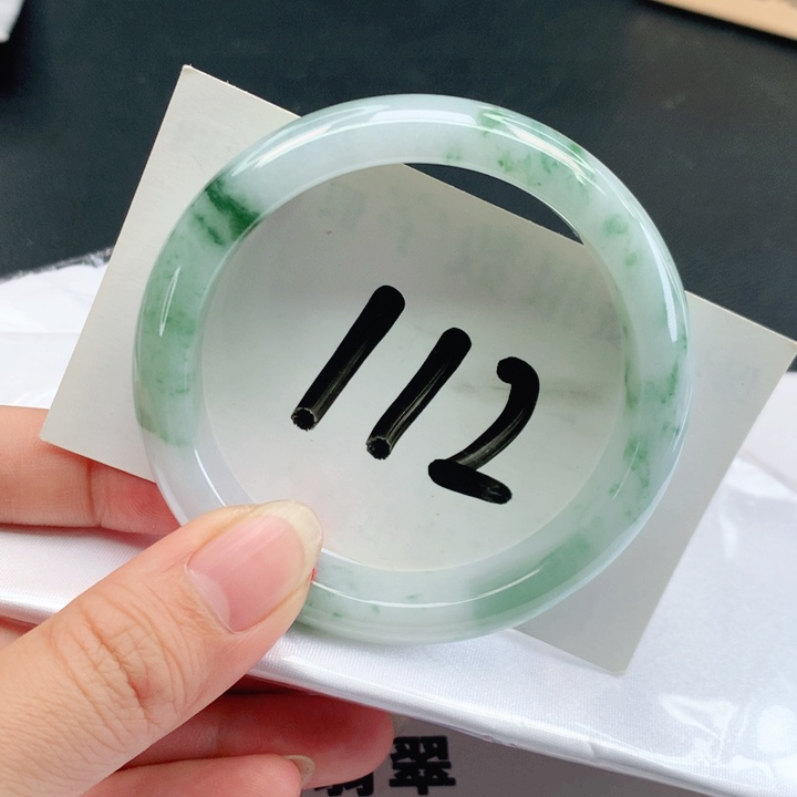 翡翠未镶嵌手镯正