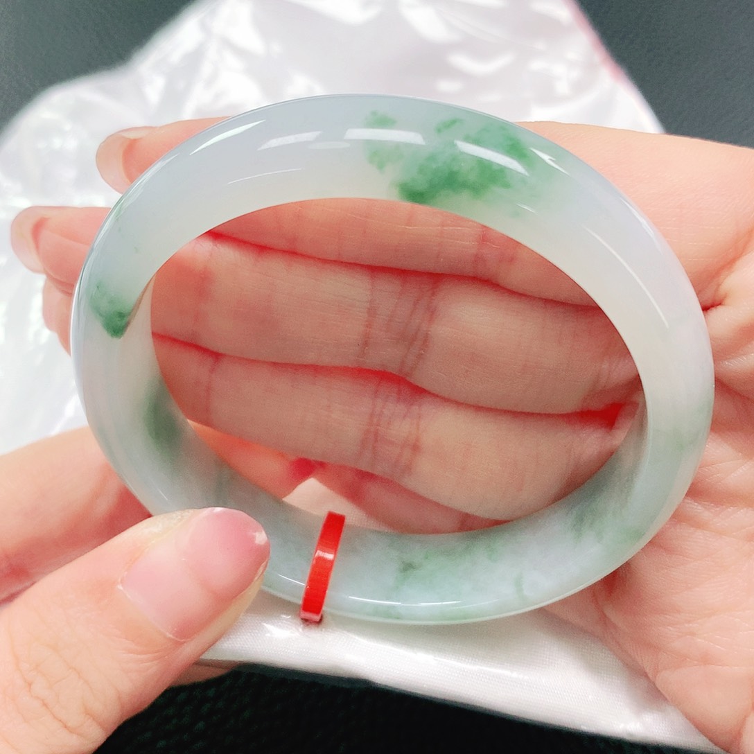 翡翠手镯未镶嵌53圈