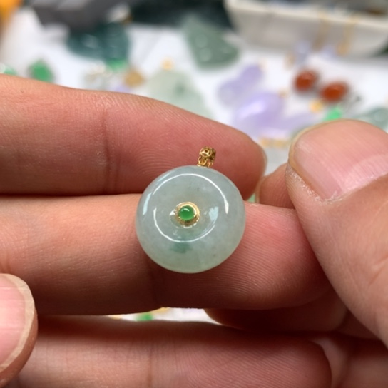 翡翠颈饰未镶嵌翡翠