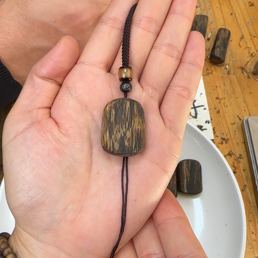 沉香吊坠素牌树心油老料