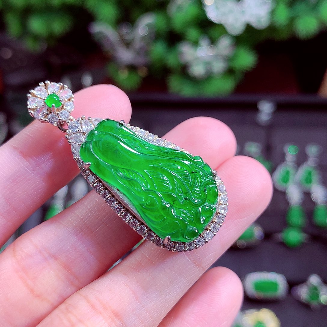 颈饰未镶嵌翡翠天然