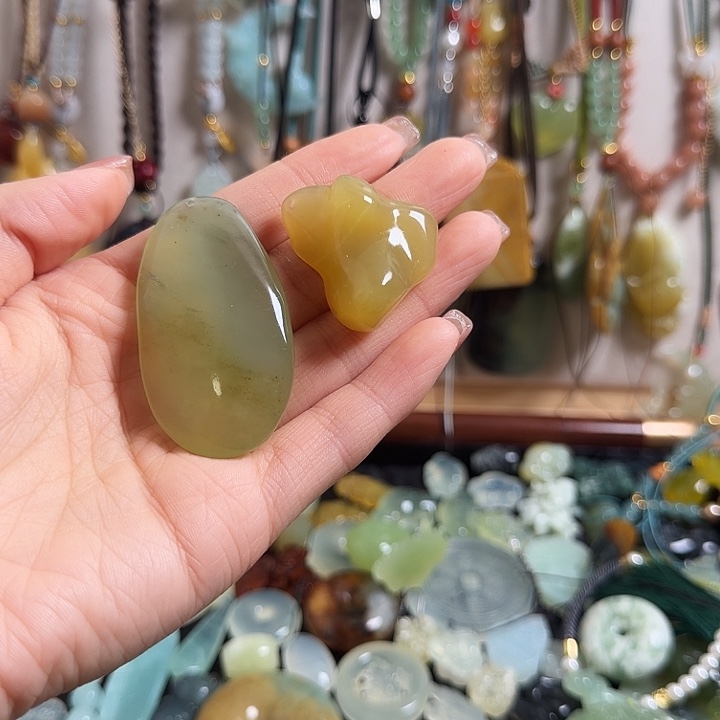 L***l蛇纹石玉合金颈饰