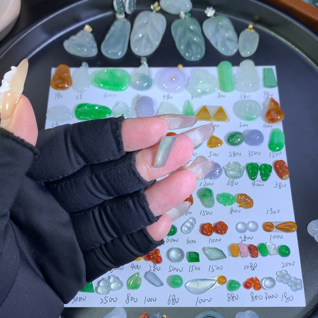 翡翠未镶嵌吊坠(不含链)冰晴切割