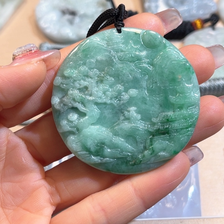 翡翠颈饰未镶嵌翡翠