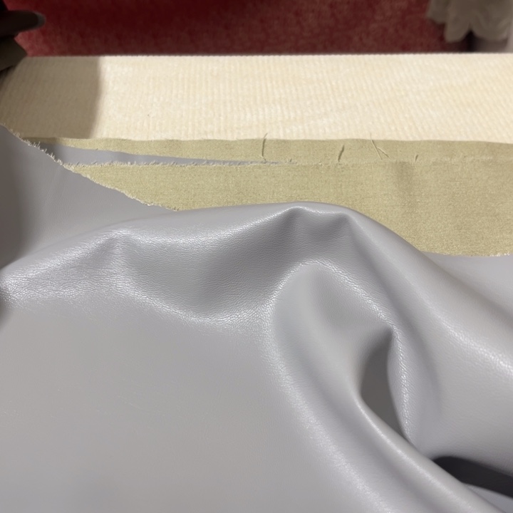 浅灰棉底皮1米。    