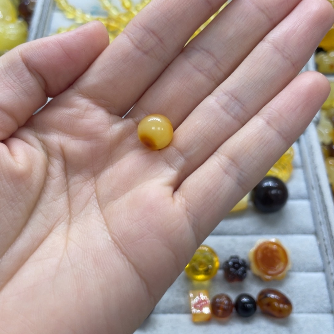 .****琥珀未镶嵌裸石梦娇 存