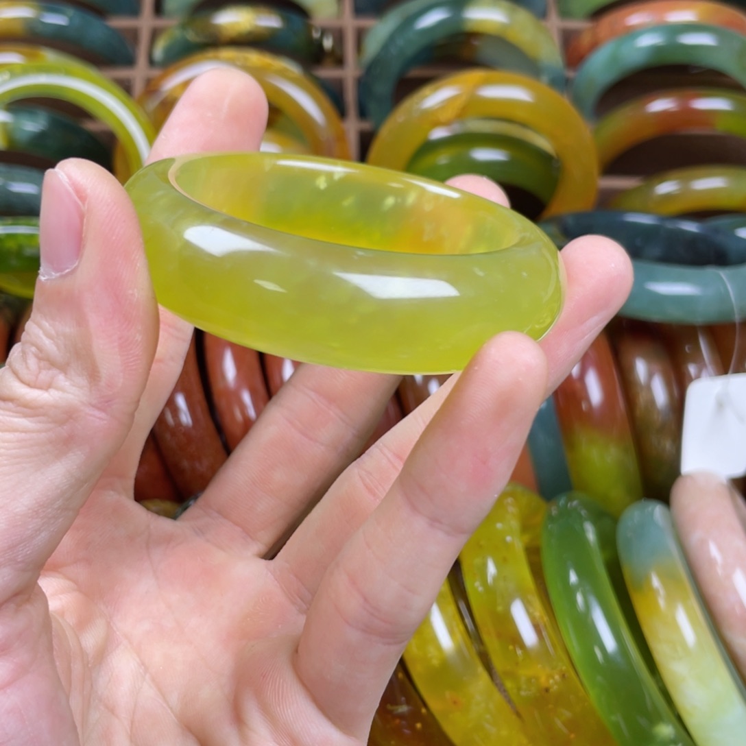 蛇纹石玉未镶嵌手镯