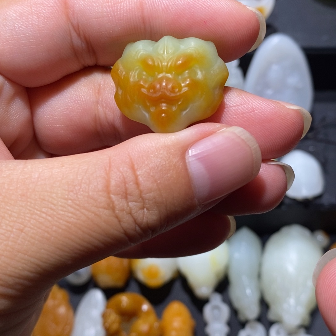 超***子颈饰未镶嵌和田玉