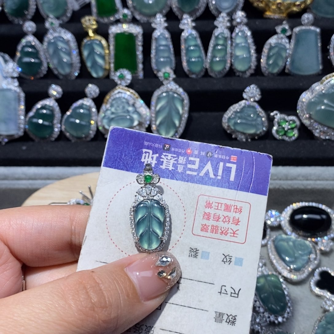 翡翠颈饰银S925镶嵌翡翠
