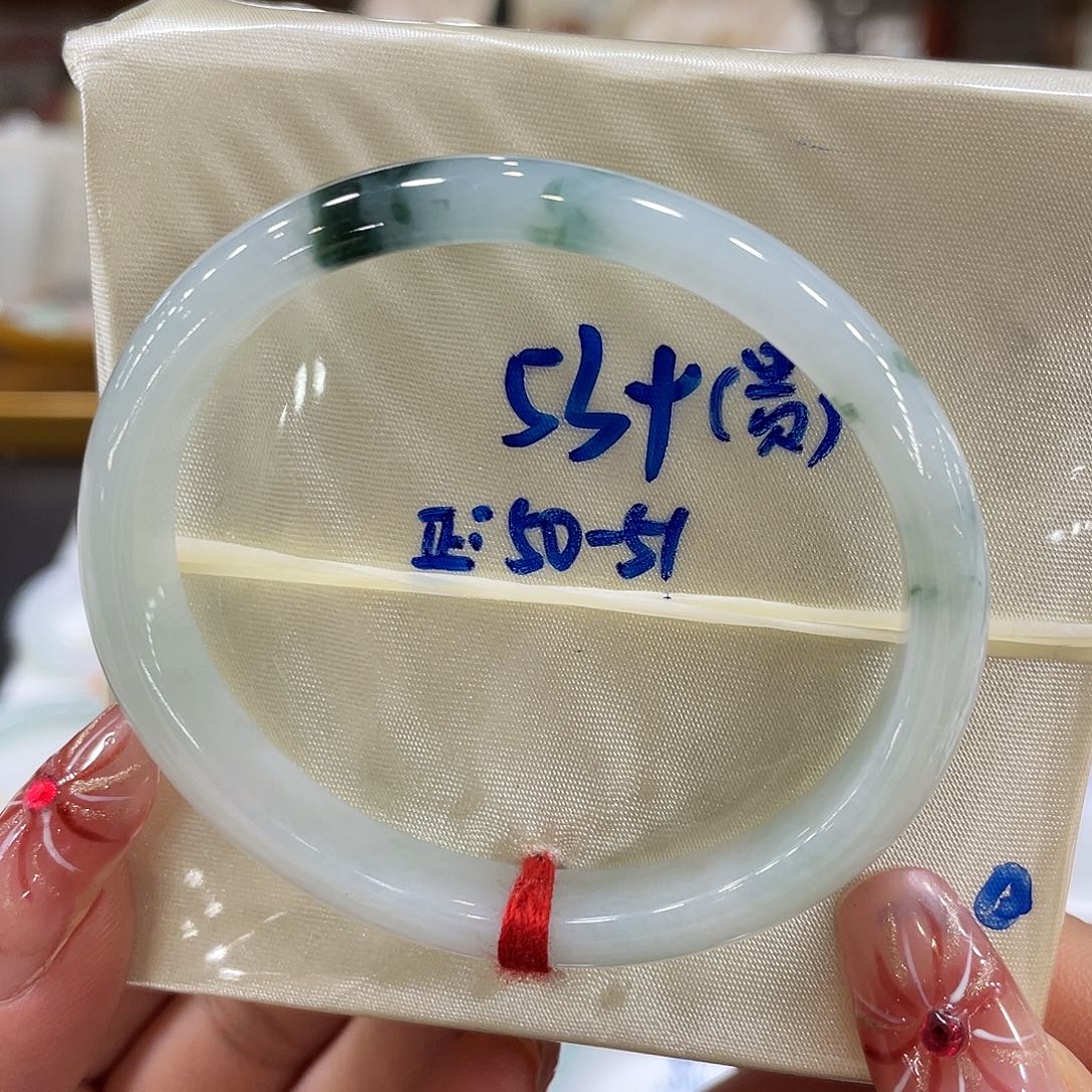 翡翠手镯未镶嵌翡翠手镯