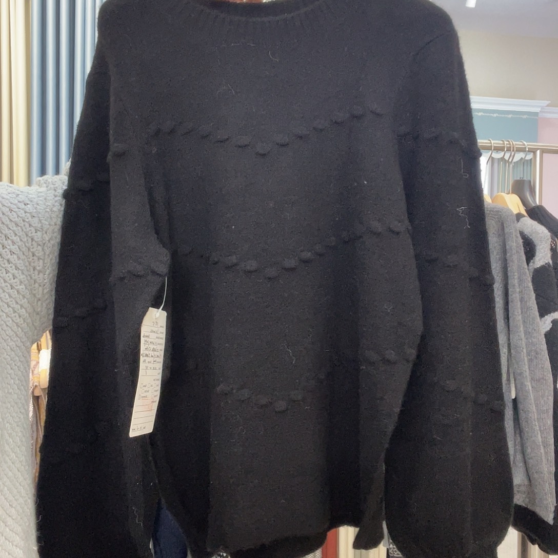 立体毛球套头毛衣