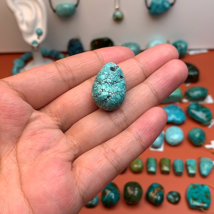 绿松石未镶嵌珠宝奇石