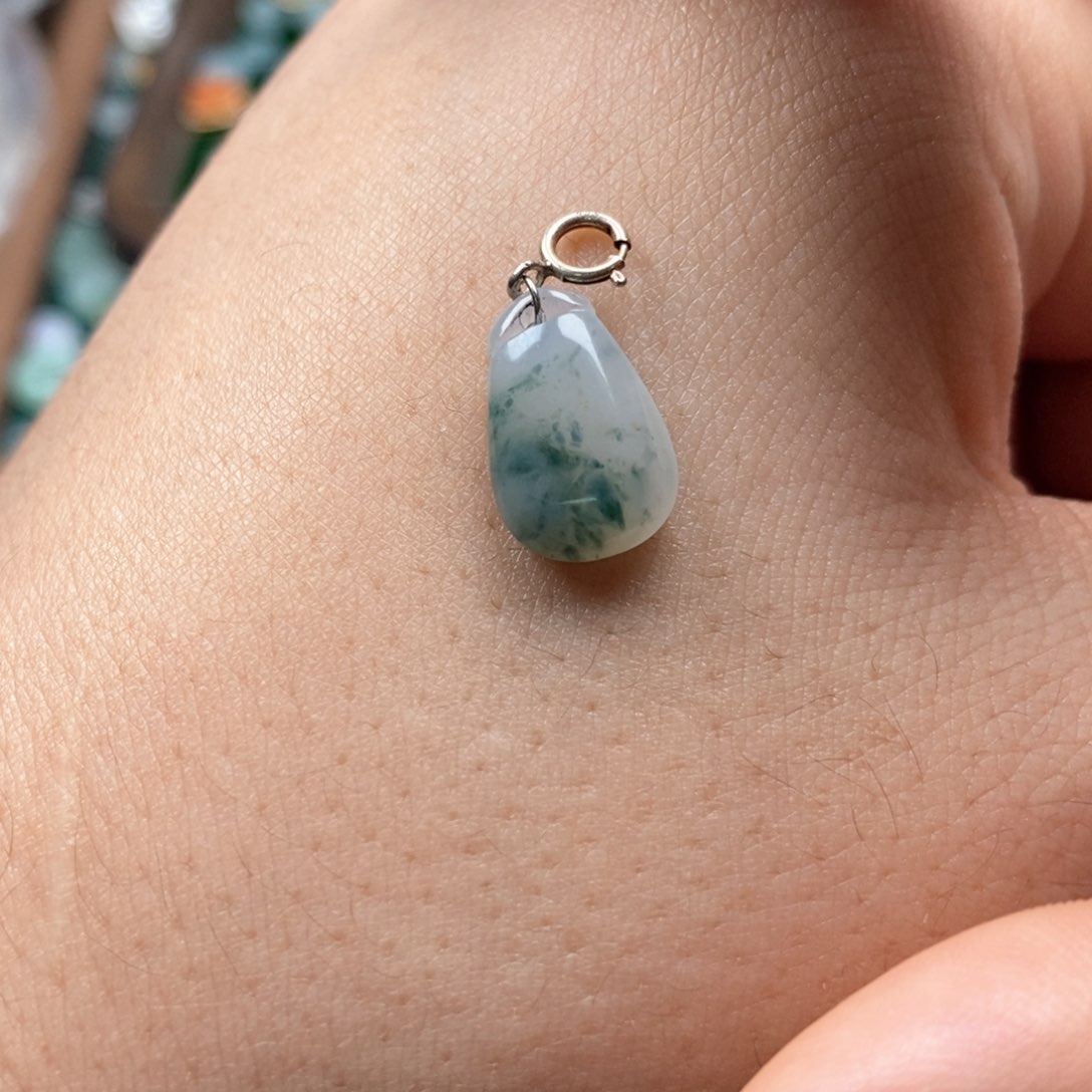 翡翠颈饰未镶嵌如果