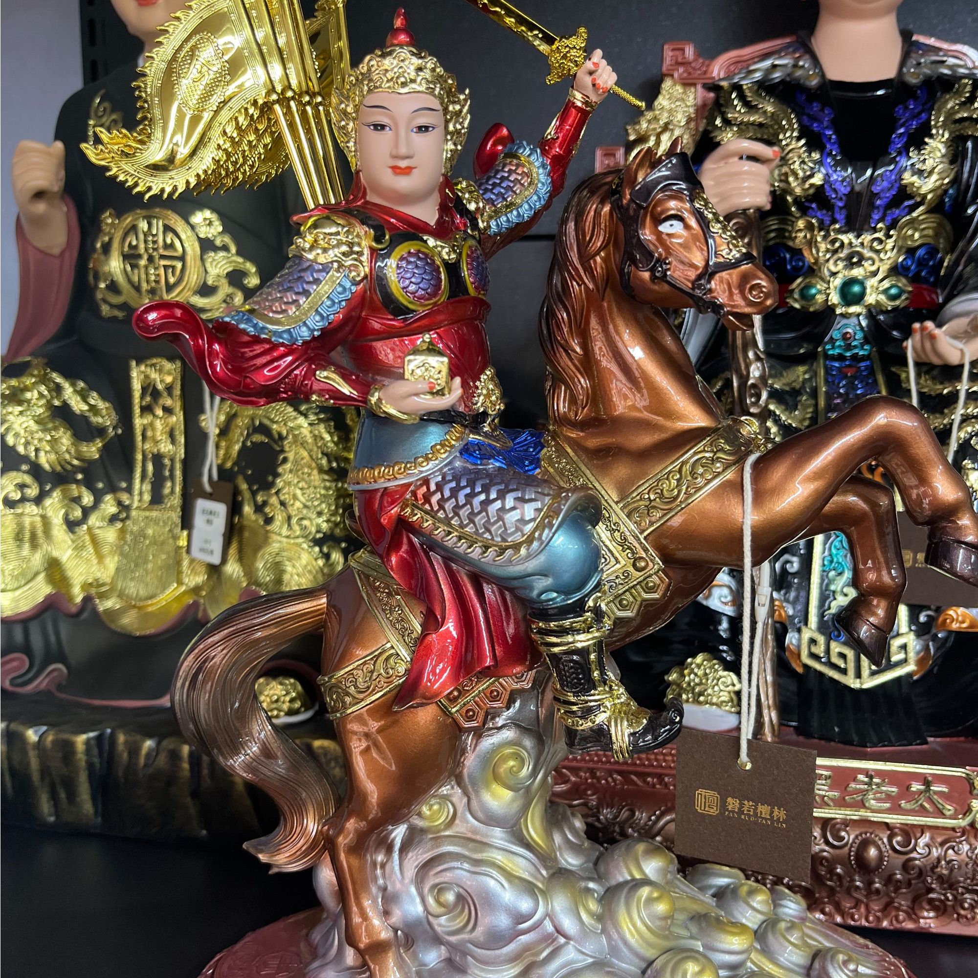 骑马将军树脂材质白小跑黄小跑家用客厅桌面摆件